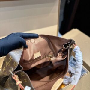 【AT3527】Louis Vuitton ルイ・ヴィトンのグレースフルMM：大容量ショルダーバッグ | クラシックなモノグラムトートバッグ | 軽量で実用的な通勤バッグ