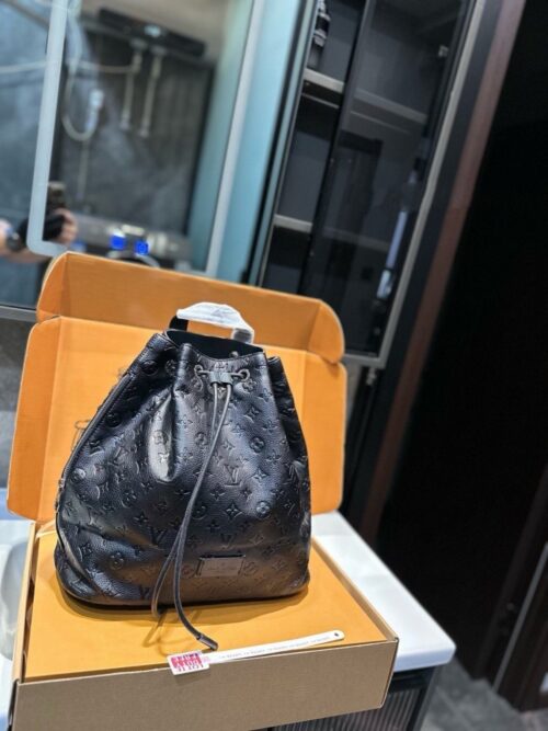 【AT3529】Louis Vuitton Montsouris ブラックエンボスドローバケットバッグ | クラシックでおしゃれ | 大容量の通勤バッグ