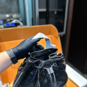 【AT3529】Louis Vuitton Montsouris ブラックエンボスドローバケットバッグ | クラシックでおしゃれ | 大容量の通勤バッグ