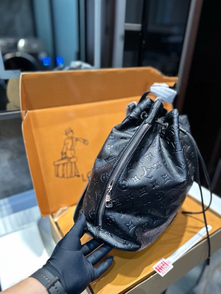 【AT3529】Louis Vuitton Montsouris ブラックエンボスドローバケットバッグ | クラシックでおしゃれ | 大容量の通勤バッグ