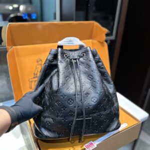 【AT3529】Louis Vuitton Montsouris ブラックエンボスドローバケットバッグ | クラシックでおしゃれ | 大容量の通勤バッグ