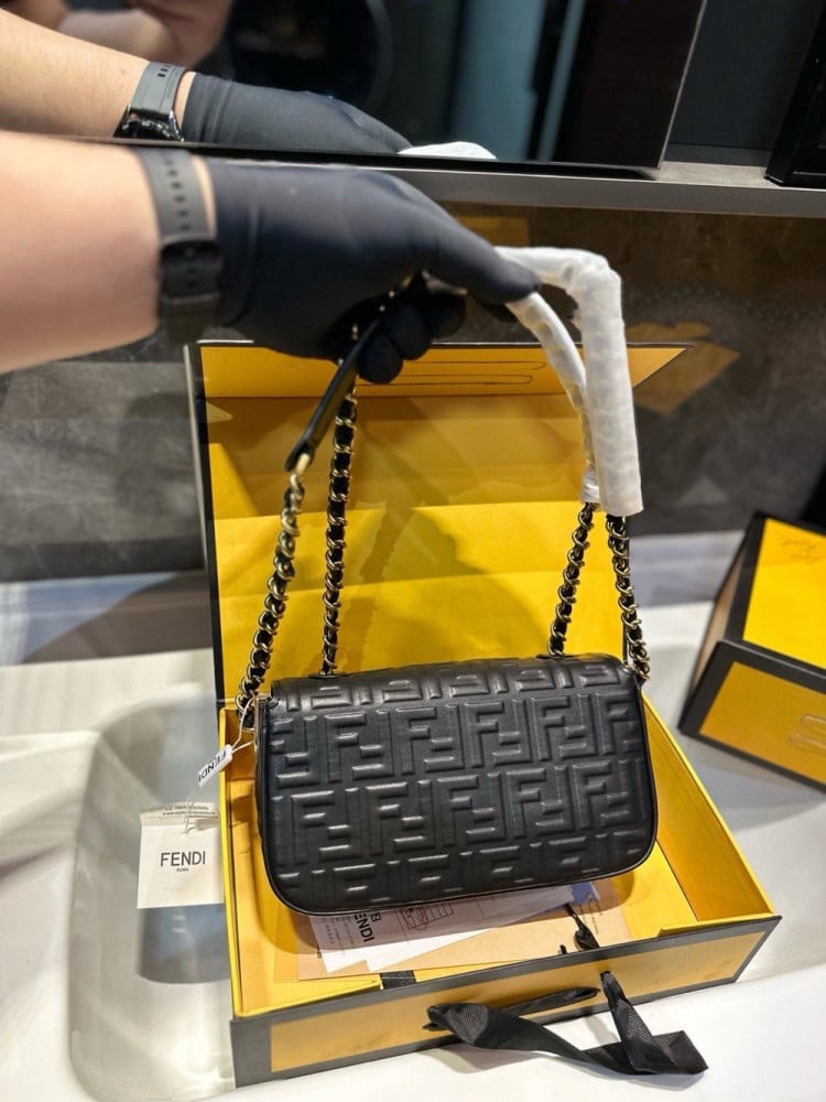 【AT3532】FendiのクラシックなFFモノグラムチェーンバッグ-ファッションで万能、エレガントで精巧