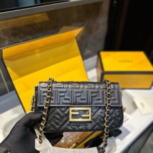 【AT3532】FendiのクラシックなFFモノグラムチェーンバッグ-ファッションで万能、エレガントで精巧