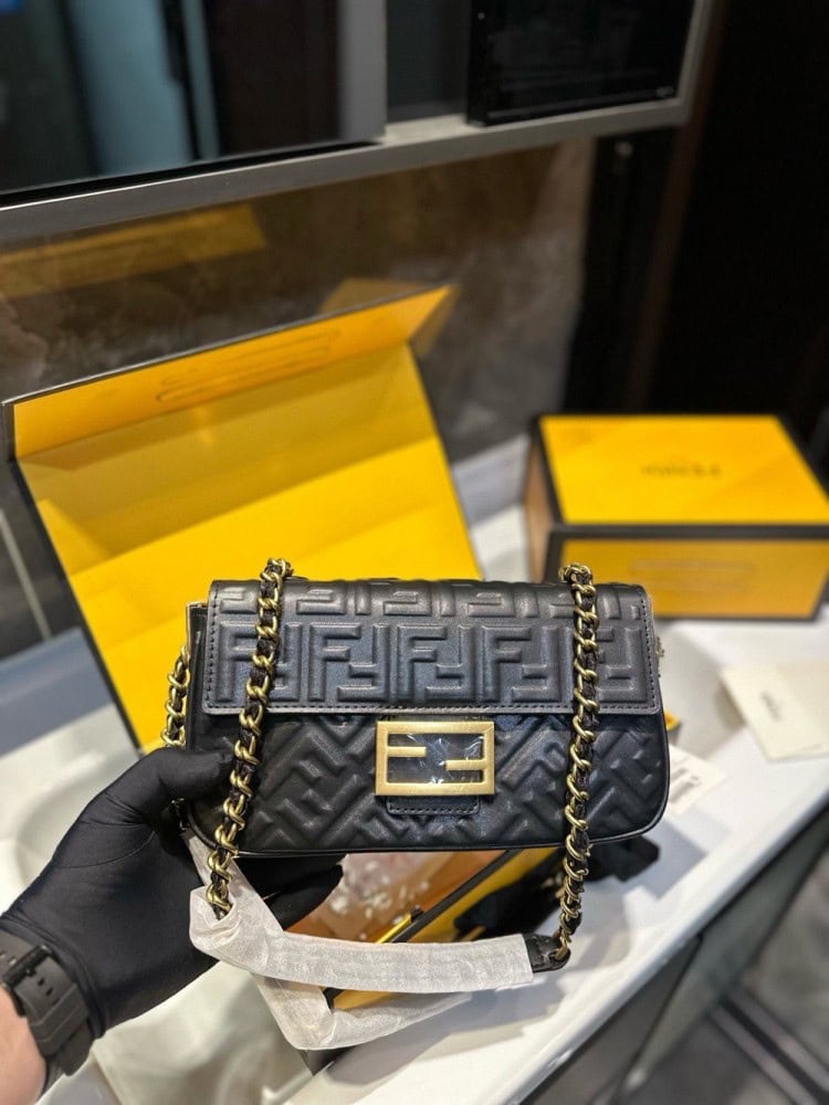 【AT3532】FendiのクラシックなFFモノグラムチェーンバッグ-ファッションで万能、エレガントで精巧