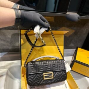 【AT3532】FendiのクラシックなFFモノグラムチェーンバッグ-ファッションで万能、エレガントで精巧