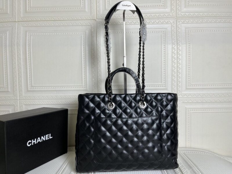 【AT3537】Chanelのクラシックなダイヤ柄チェーンショルダートートバッグは、ファッションとの相性が抜群で、黒色の大容量のハンドバッグです。