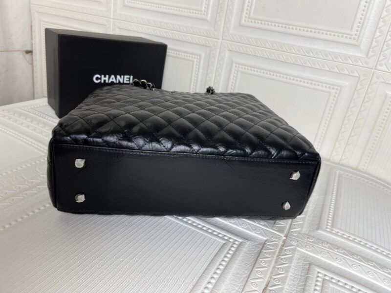 【AT3537】Chanelのクラシックなダイヤ柄チェーンショルダートートバッグは、ファッションとの相性が抜群で、黒色の大容量のハンドバッグです。