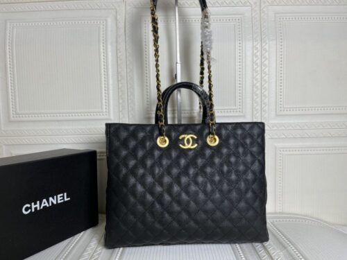 【AT3538】Chanelのクラシックなダイアモンドチェック柄のトートバッグ、ゴールドチェーンと二つのCのロゴ、レトロで高級感のある手提げと肩掛けの両用バッグ　