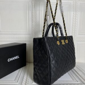 【AT3538】Chanelのクラシックなダイアモンドチェック柄のトートバッグ、ゴールドチェーンと二つのCのロゴ、レトロで高級感のある手提げと肩掛けの両用バッグ　