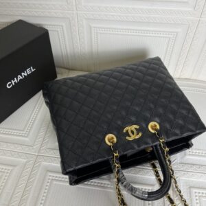 【AT3538】Chanelのクラシックなダイアモンドチェック柄のトートバッグ、ゴールドチェーンと二つのCのロゴ、レトロで高級感のある手提げと肩掛けの両用バッグ　