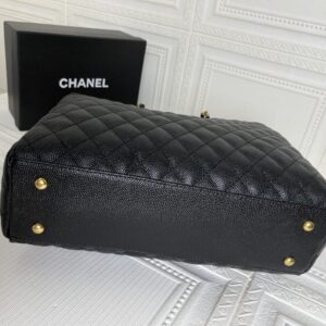 【AT3538】Chanelのクラシックなダイアモンドチェック柄のトートバッグ、ゴールドチェーンと二つのCのロゴ、レトロで高級感のある手提げと肩掛けの両用バッグ　