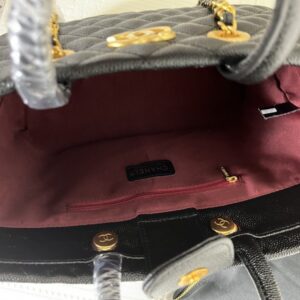 【AT3538】Chanelのクラシックなダイアモンドチェック柄のトートバッグ、ゴールドチェーンと二つのCのロゴ、レトロで高級感のある手提げと肩掛けの両用バッグ　