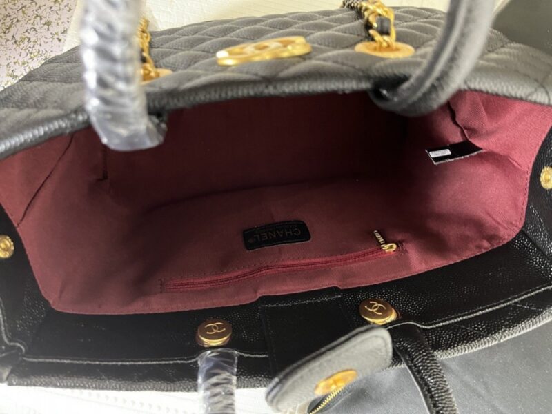 【AT3538】Chanelのクラシックなダイアモンドチェック柄のトートバッグ、ゴールドチェーンと二つのCのロゴ、レトロで高級感のある手提げと肩掛けの両用バッグ　