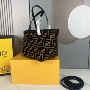【AT3542】FendiのクラシックなFFモノグラムトートバッグ、ヴィンテージキャンバスと牛革のコンビネーション、大容量の手提げバッグ、斜め掛けも可能。