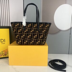 【AT3542】FendiのクラシックなFFモノグラムトートバッグ、ヴィンテージキャンバスと牛革のコンビネーション、大容量の手提げバッグ、斜め掛けも可能。