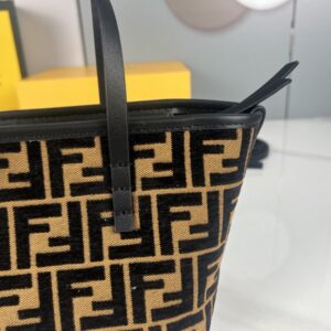 【AT3542】FendiのクラシックなFFモノグラムトートバッグ、ヴィンテージキャンバスと牛革のコンビネーション、大容量の手提げバッグ、斜め掛けも可能。