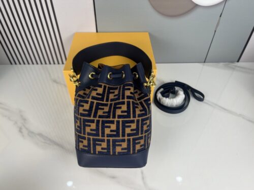 【AT3543】Fendi クラシック FF モノグラム バケツバッグ ビンテージキャンバスと牛革の組み合わせ オールマッチの紐付きバッグ ショルダーと斜め掛けの両用