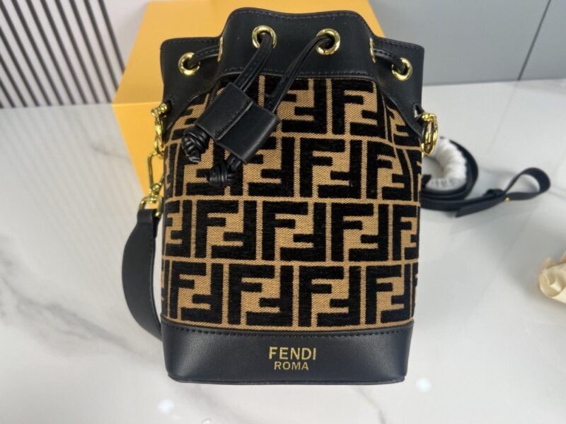 【AT3543】Fendi クラシック FF モノグラム バケツバッグ ビンテージキャンバスと牛革の組み合わせ オールマッチの紐付きバッグ ショルダーと斜め掛けの両用