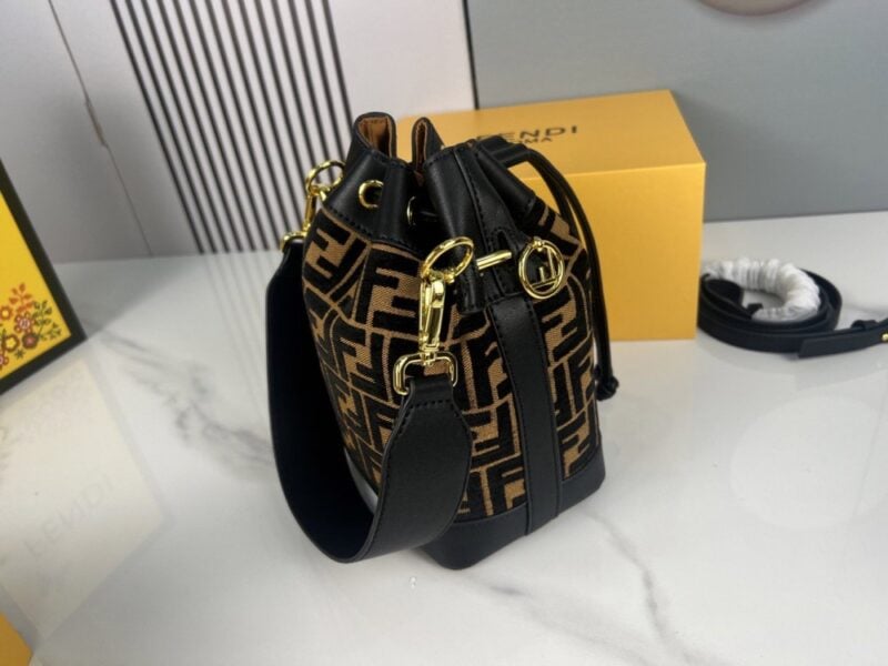 【AT3543】Fendi クラシック FF モノグラム バケツバッグ ビンテージキャンバスと牛革の組み合わせ オールマッチの紐付きバッグ ショルダーと斜め掛けの両用