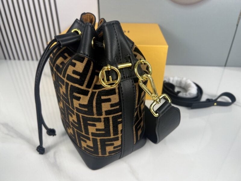 【AT3543】Fendi クラシック FF モノグラム バケツバッグ ビンテージキャンバスと牛革の組み合わせ オールマッチの紐付きバッグ ショルダーと斜め掛けの両用