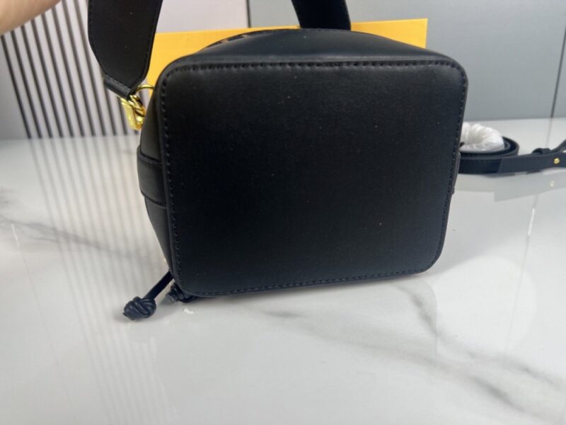 【AT3543】Fendi クラシック FF モノグラム バケツバッグ ビンテージキャンバスと牛革の組み合わせ オールマッチの紐付きバッグ ショルダーと斜め掛けの両用
