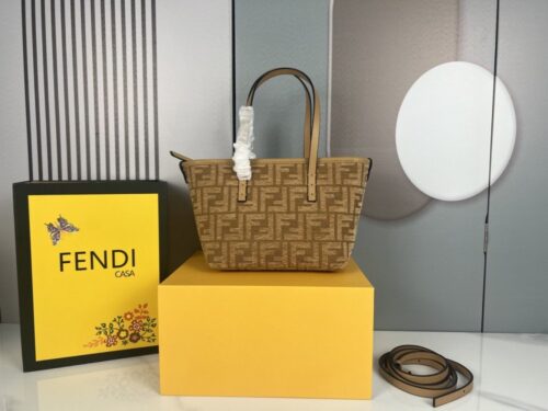 【AT3544】FendiのクラシックFFエクスプレスバッグ、ヴィンテージキャンバスと牛革の組み合わせ、大容量で通勤に便利なハンドバッグ。斜め掛けも可能。