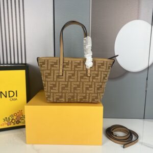 【AT3544】FendiのクラシックFFエクスプレスバッグ、ヴィンテージキャンバスと牛革の組み合わせ、大容量で通勤に便利なハンドバッグ。斜め掛けも可能。