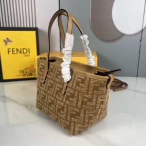 【AT3544】FendiのクラシックFFエクスプレスバッグ、ヴィンテージキャンバスと牛革の組み合わせ、大容量で通勤に便利なハンドバッグ。斜め掛けも可能。