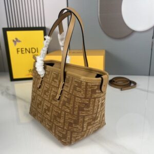 【AT3544】FendiのクラシックFFエクスプレスバッグ、ヴィンテージキャンバスと牛革の組み合わせ、大容量で通勤に便利なハンドバッグ。斜め掛けも可能。