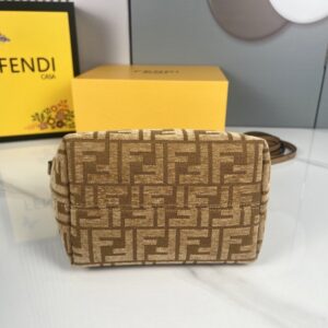 【AT3544】FendiのクラシックFFエクスプレスバッグ、ヴィンテージキャンバスと牛革の組み合わせ、大容量で通勤に便利なハンドバッグ。斜め掛けも可能。