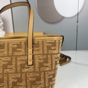 【AT3544】FendiのクラシックFFエクスプレスバッグ、ヴィンテージキャンバスと牛革の組み合わせ、大容量で通勤に便利なハンドバッグ。斜め掛けも可能。