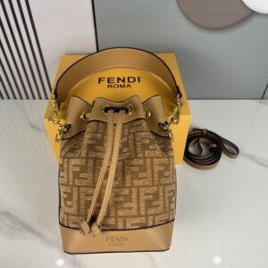 【AT3545】FendiのクラシックなFFモノグラム柄のバケツバッグ。レトロなキャンバス地と牛革の組み合わせがおしゃれでどんなスタイルにも合わせやすい、ショルダーバッグや斜めがけバッグです。