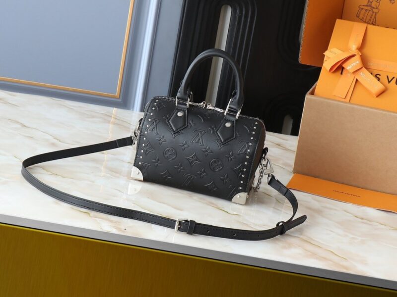 【AT3548】LVのハイエンドブラックリベットロック付きトートバッグ。ファッショナブルで万能なスクエアバッグ Louis Vuitton
