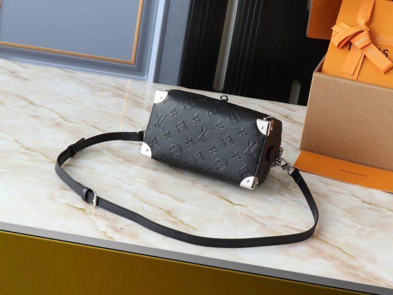【AT3548】LVのハイエンドブラックリベットロック付きトートバッグ。ファッショナブルで万能なスクエアバッグ Louis Vuitton