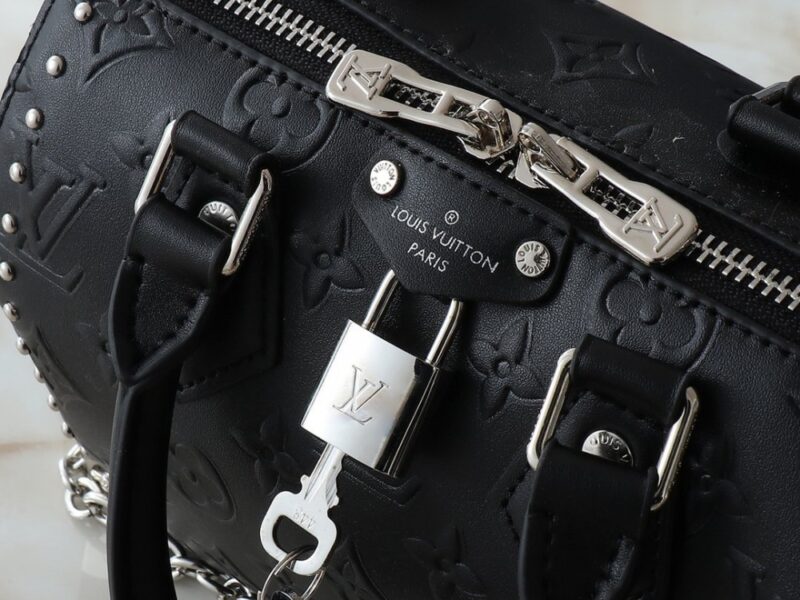 【AT3548】LVのハイエンドブラックリベットロック付きトートバッグ。ファッショナブルで万能なスクエアバッグ Louis Vuitton