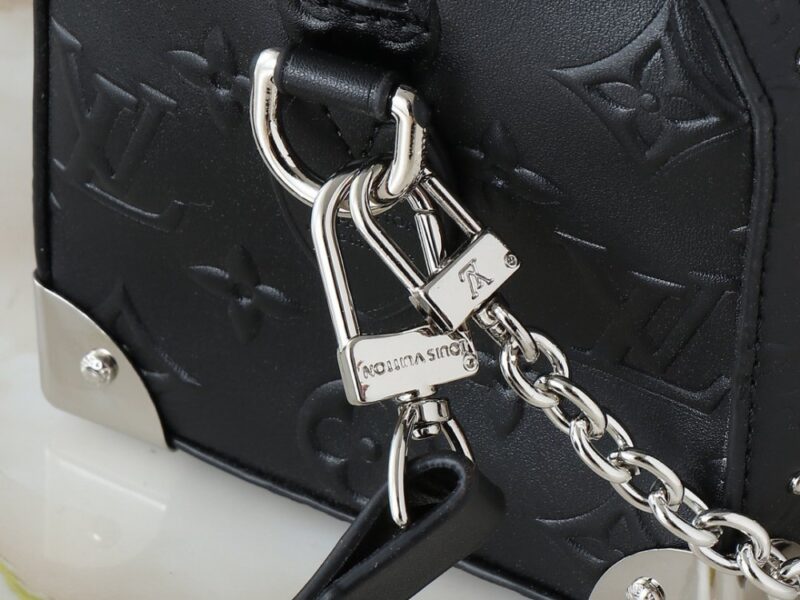 【AT3548】LVのハイエンドブラックリベットロック付きトートバッグ。ファッショナブルで万能なスクエアバッグ Louis Vuitton