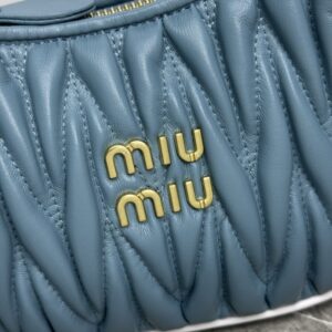 【AT3576】Miu Miu ミュウミュウのファッションプリーツショルダーバッグ（アドバンストグレーブルー）