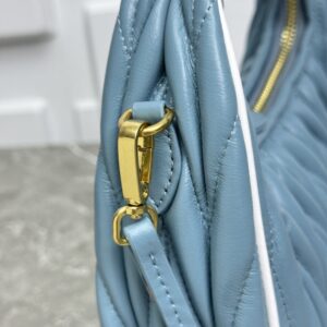 【AT3576】Miu Miu ミュウミュウのファッションプリーツショルダーバッグ（アドバンストグレーブルー）