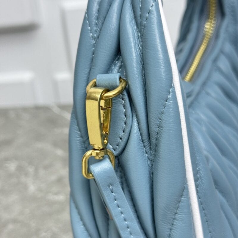 【AT3576】Miu Miu ミュウミュウのファッションプリーツショルダーバッグ（アドバンストグレーブルー）