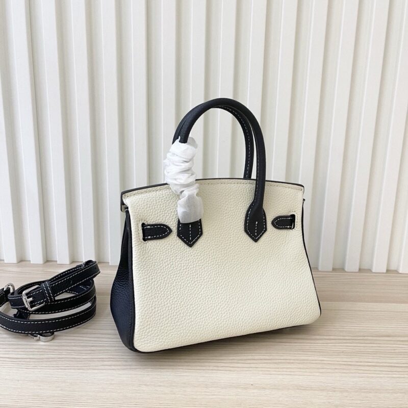 【AT3577】Hermes エルメスのクラシックなリズリボン柄のハンドバッグ（黒と白のツートンカラー）。