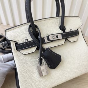 【AT3577】Hermes エルメスのクラシックなリズリボン柄のハンドバッグ（黒と白のツートンカラー）。