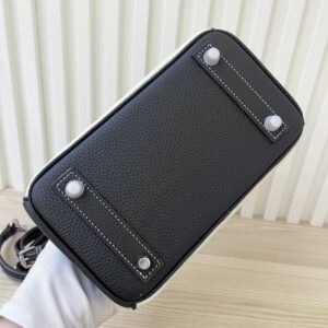 【AT3577】Hermes エルメスのクラシックなリズリボン柄のハンドバッグ（黒と白のツートンカラー）。
