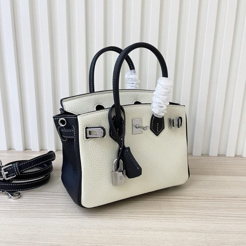 【AT3577】Hermes エルメスのクラシックなリズリボン柄のハンドバッグ（黒と白のツートンカラー）。