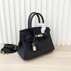【AT3579】Hermes エルメスの定番ケリーバッグは、手持ちと斜めがけの両方に使える（クラシックブラックゴールド）です。