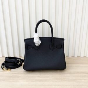 【AT3579】Hermes エルメスの定番ケリーバッグは、手持ちと斜めがけの両方に使える（クラシックブラックゴールド）です。