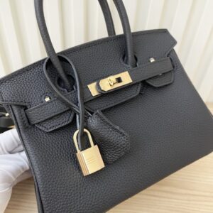 【AT3579】Hermes エルメスの定番ケリーバッグは、手持ちと斜めがけの両方に使える（クラシックブラックゴールド）です。