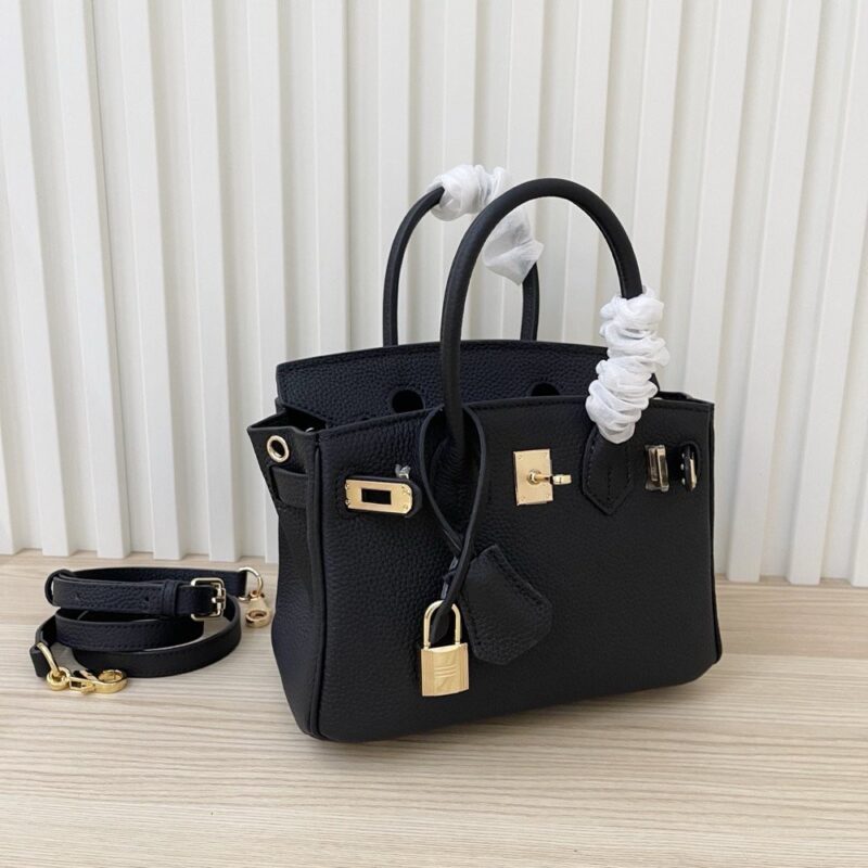 【AT3579】Hermes エルメスの定番ケリーバッグは、手持ちと斜めがけの両方に使える（クラシックブラックゴールド）です。