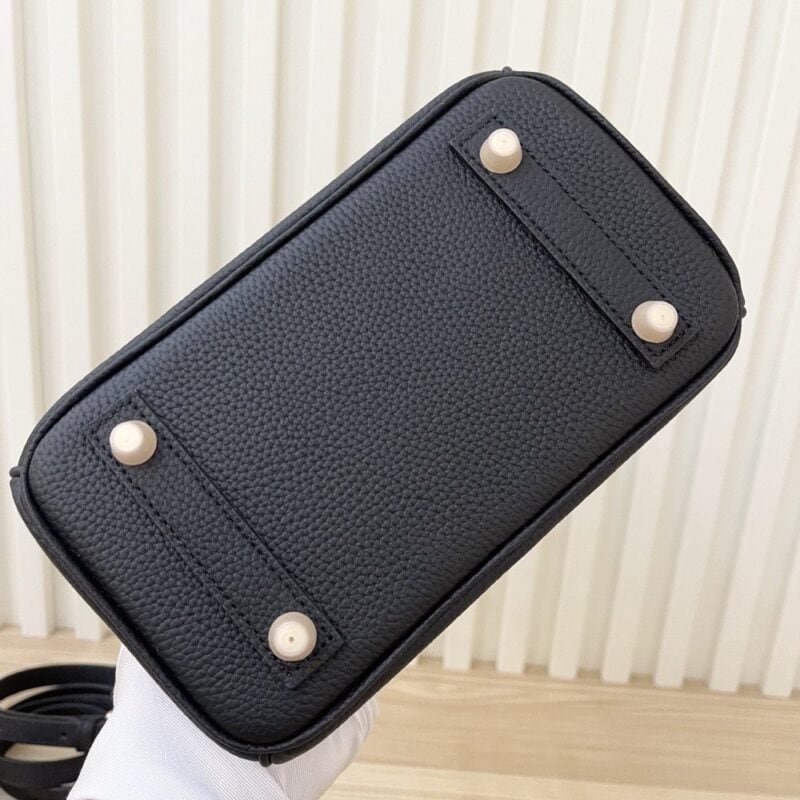 【AT3579】Hermes エルメスの定番ケリーバッグは、手持ちと斜めがけの両方に使える（クラシックブラックゴールド）です。