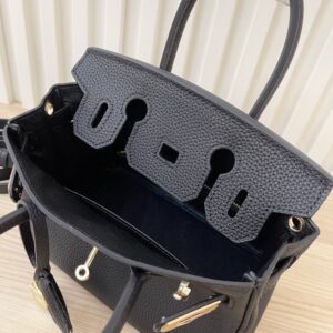 【AT3579】Hermes エルメスの定番ケリーバッグは、手持ちと斜めがけの両方に使える（クラシックブラックゴールド）です。