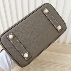 【AT3580】Hermes エルメスのクラシックなグレーのブラックバッグ。手提げ、肩にかけ、斜めがけにできます。